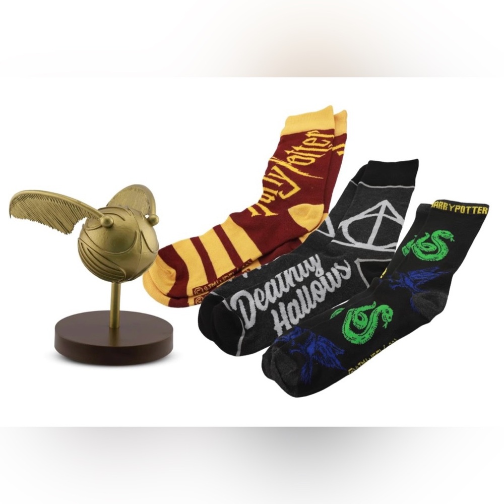 Harry Potter Vinyl Golden Snitch Figure & 3-Pack Socks age 14+ - New In Box